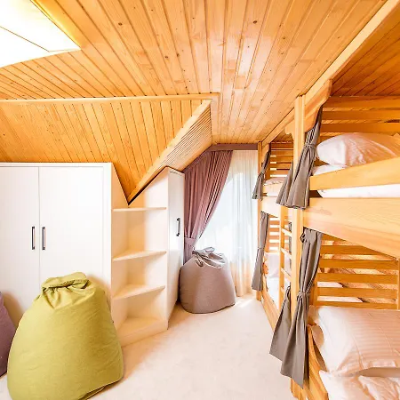 Alpstuga шалe у пилипці Pylypets *